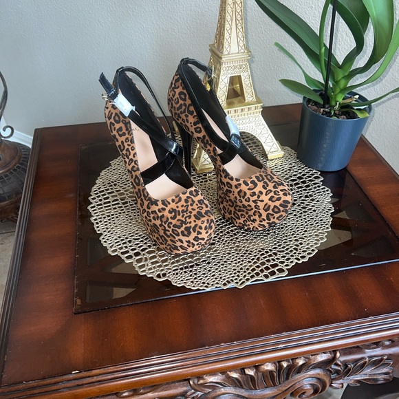 Shoe Dazzle Black and Brown Animal Print Heels - Picture 1 of 8